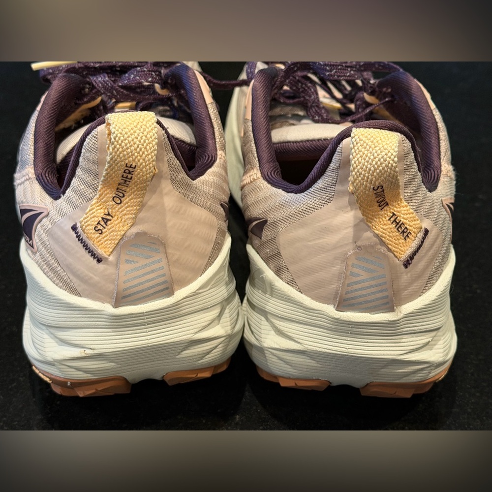 Women’s Altra Experience Wild, Size 10 - Picture 9 of 16
